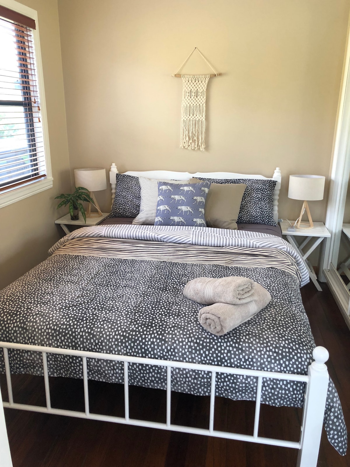 Spavaća soba 3, u blizini kuće, s bračnim krevetom (širine 150 - 179 cm). 