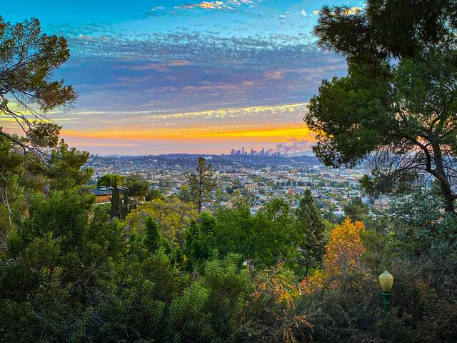 Stunning Glendale Hills Modern Home with Views!! gallery image 2