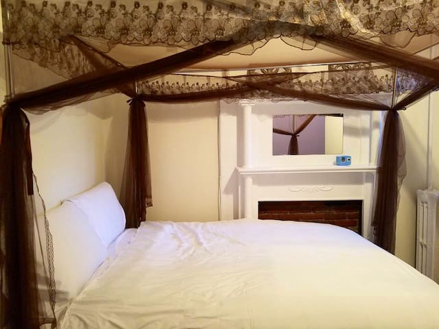 QUEEN Size Bed on KING St 2