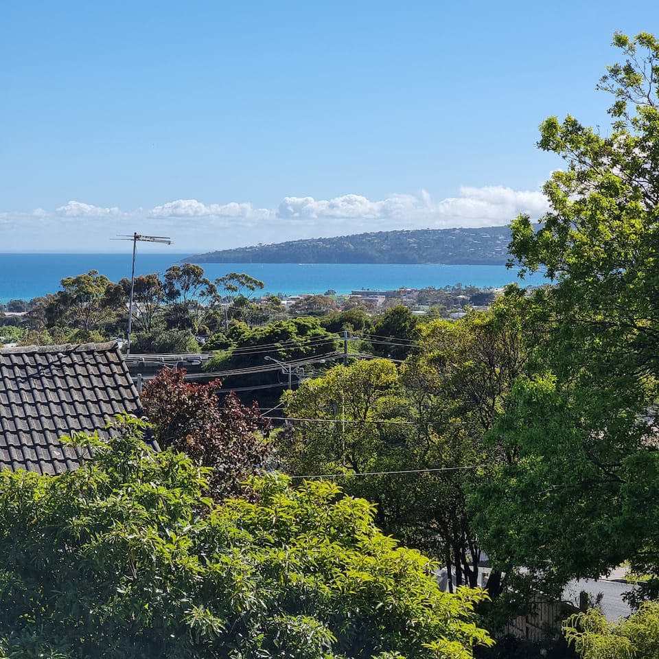 Stunning Bay Views | Dromana Getaway with AC, Balcony & 500Mbps Fibre Wi-Fi — photo 1