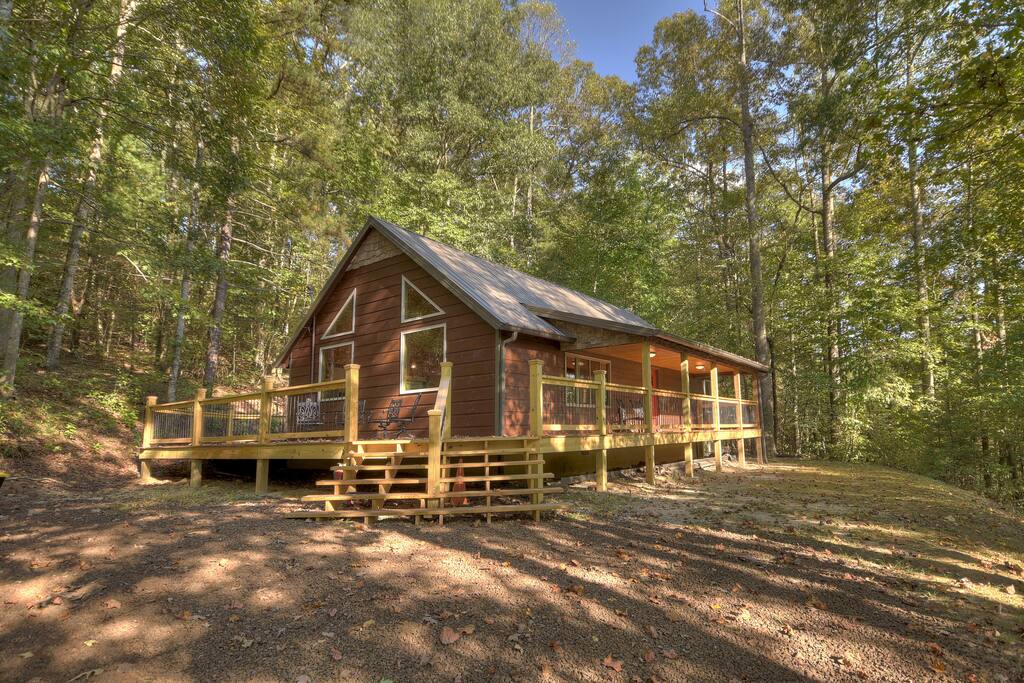 Modern Blue Ridge Cabin with Private Hot Tub - Blue Ridge의 통나무집에서 살아보기, 조지아, 미국