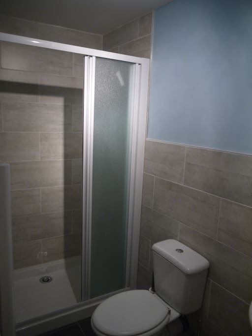Newly refurbished en suite bathroom