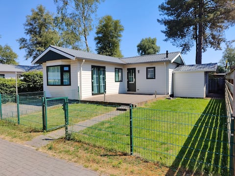 Quiet chalet in holiday park