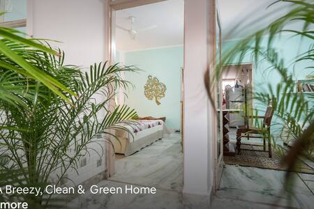 3BD WOW!so quiet yet so convenient. 3 min to metro