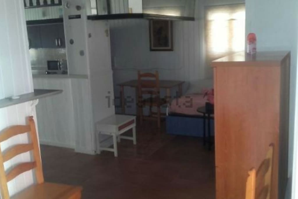 Esto una parte del la Lord se vez parte y una barra que detrás está cocina
