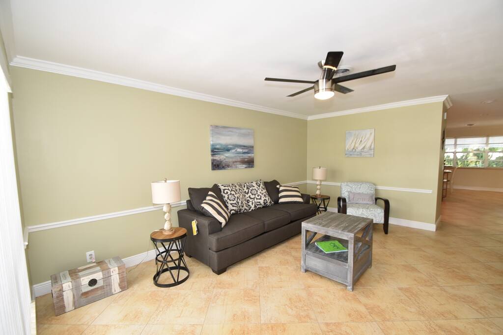Living room with sleeper sofa (queen)
