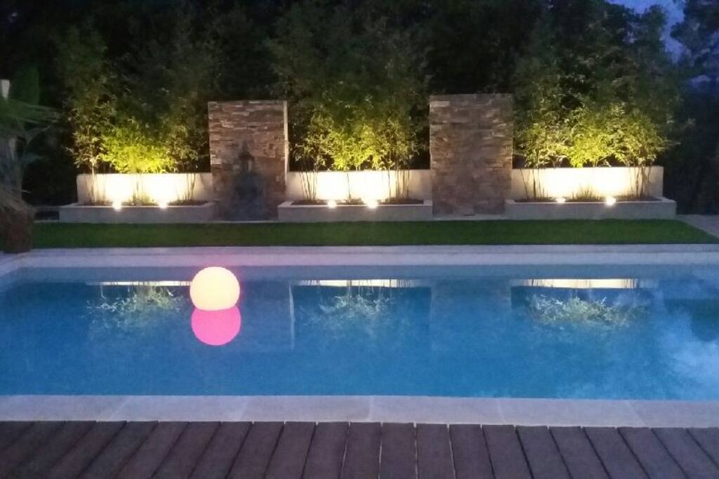 piscine de nuit