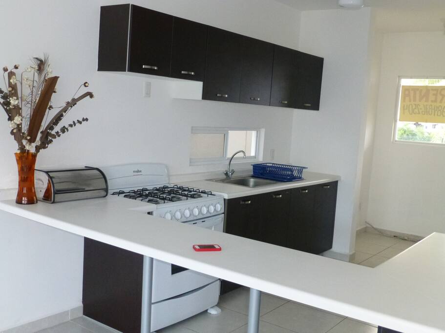 Equipada con los accesorios necesarios para servicio de 6 a 8 personas