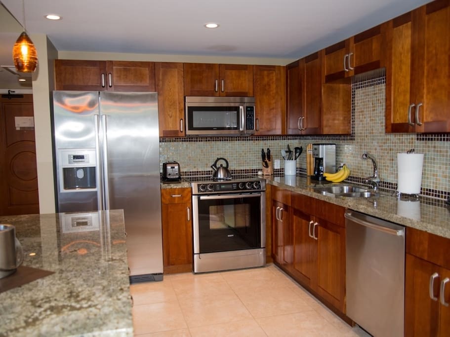 This kitchen is gourmet from top to bottom