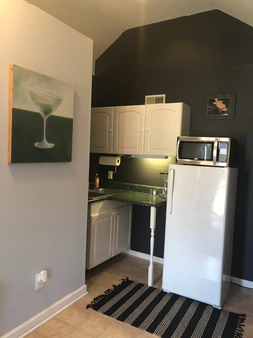 Well appointed kitchenette with everything you would need!