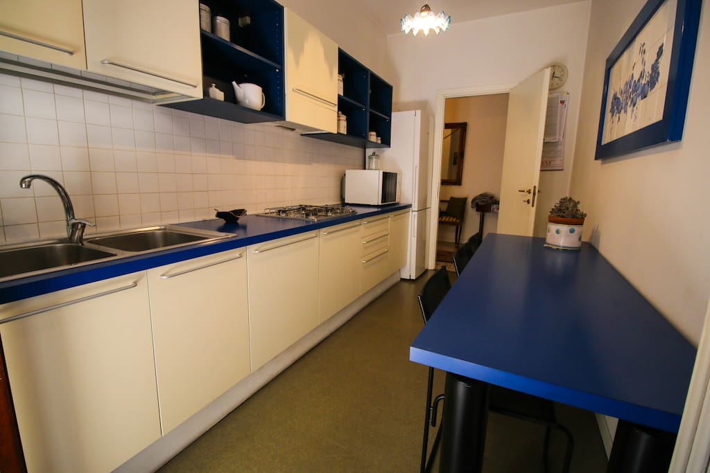 Cucina con tavolo 4/6 persone