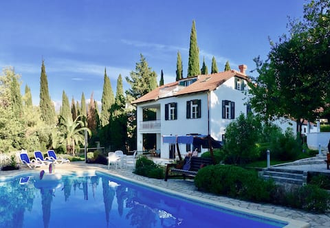 Beautiful Private Family Villa. Pool, Garden Games