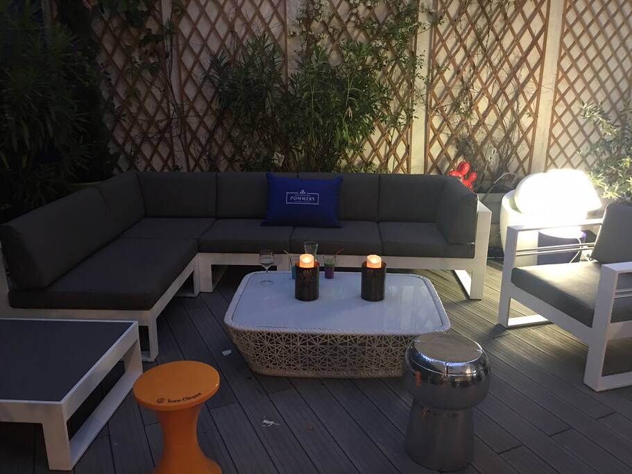 terrasse maison le soir