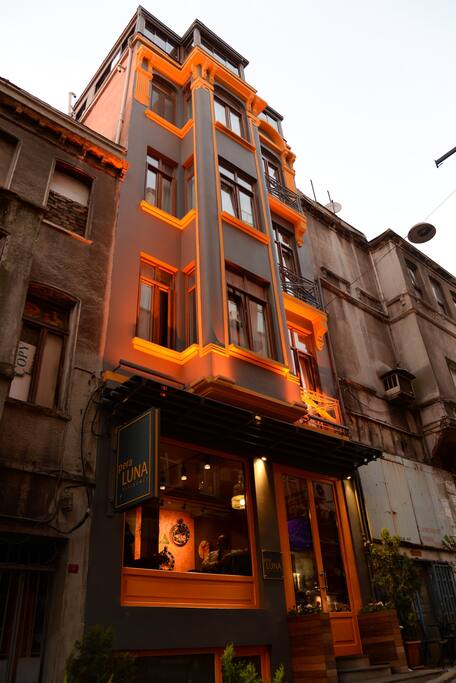 THE CUTE EXTERIOR STRUCTURE
