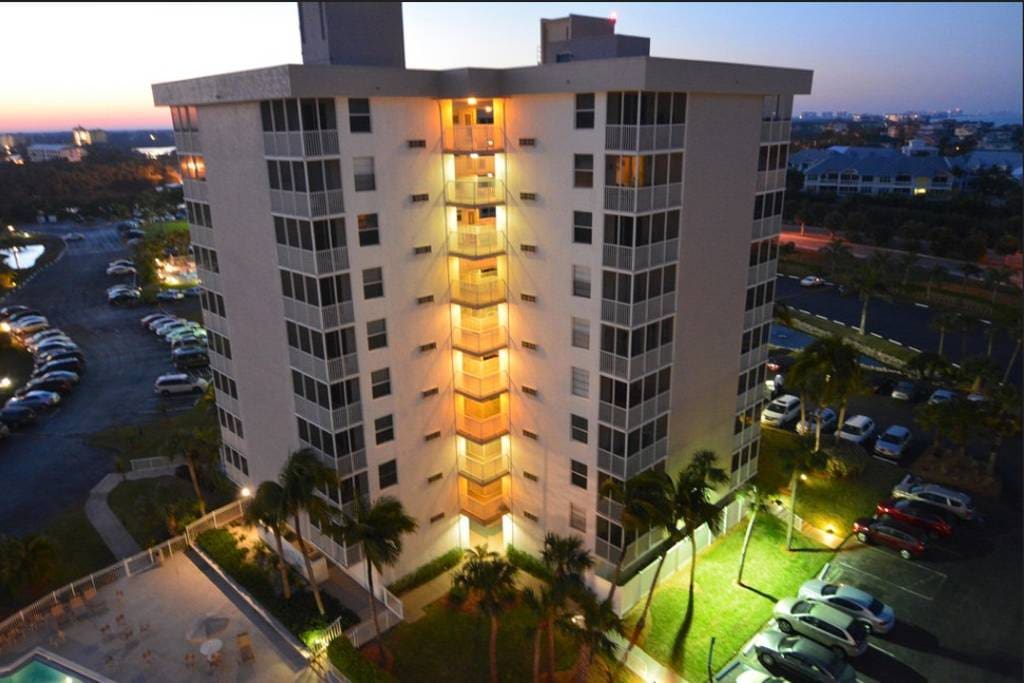 Apartment located on 7th floor.