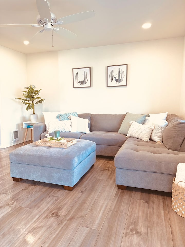 Cheerful 3 bedroom home w/ private garage parking! Houses for Rent in
