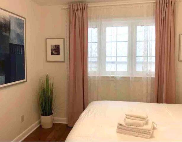 Central & Spacious Yonge/ Sheppard Home gallery image 5