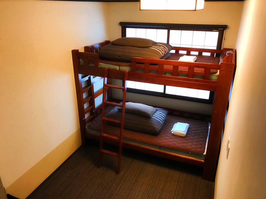 Room 2 : Twin Private Room