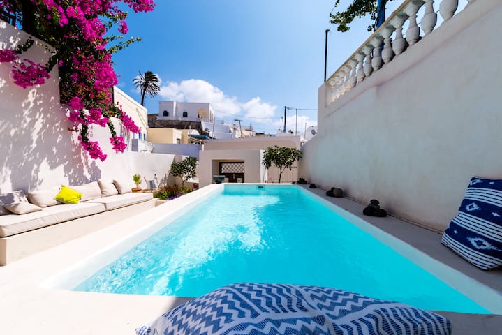 Sand and stone Santorini Megalochori