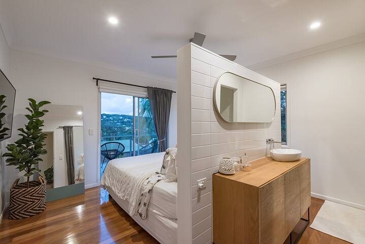 Noosa Heads – Hilltop, Style, Location & Space gallery image 4