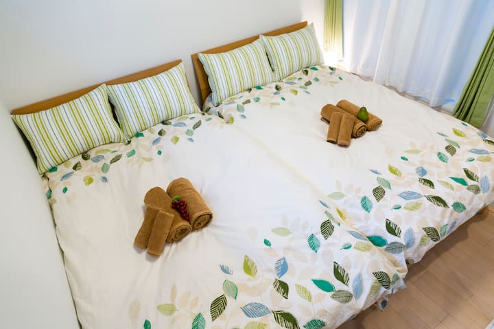 الملاءات هي عناصر خاصة بالفندق حتى تتمكن من النوم بشكل مريح.