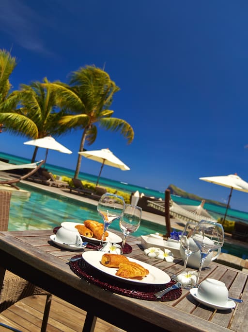 Lounging furniture, chaise loungers, Sun Umbrella's, hammocks.