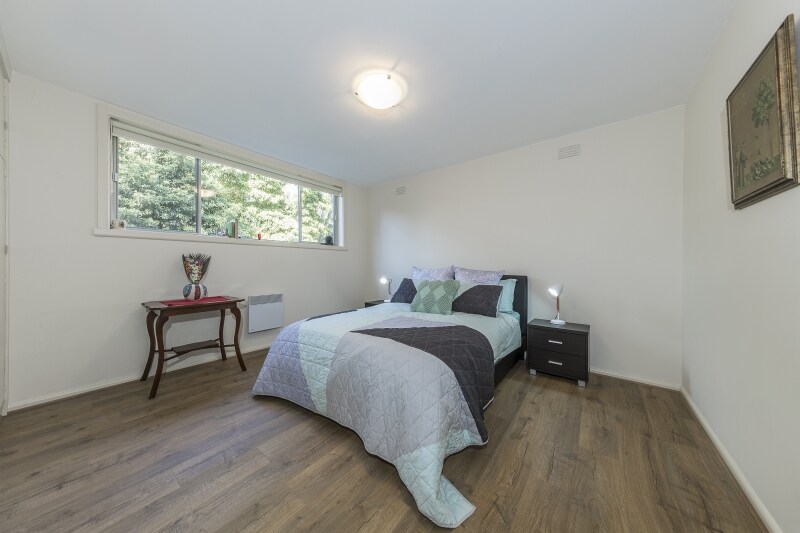 Cama grande tamaño queen con armarios empotrados 