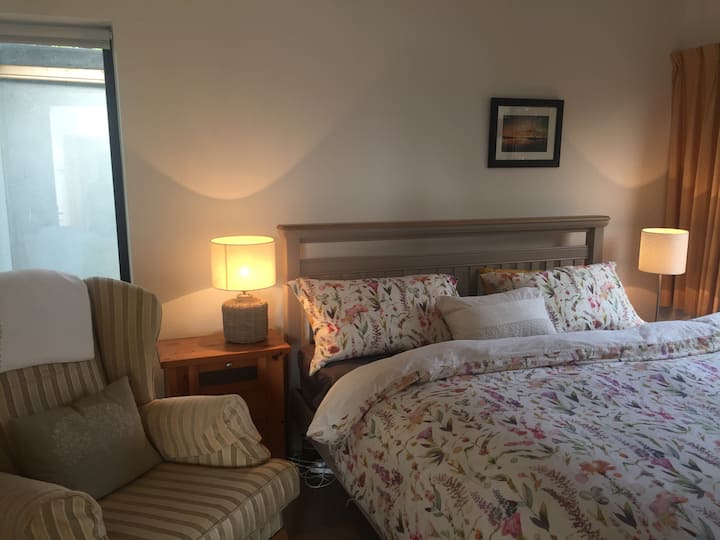 Chumba cha kulala cha 1 - En suite 
Kitanda aina ya super king 