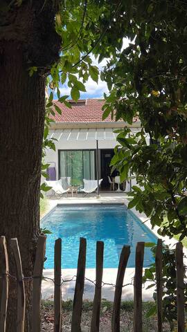 Maison Échoppe piscine jardin parking fermé