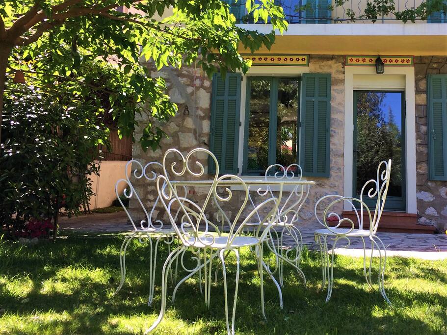 Jardin à l'ombre du mûrier