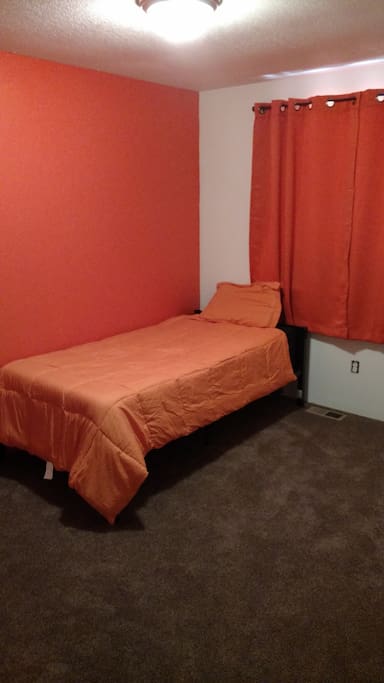 Guest room with Twin bed.