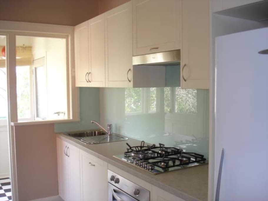 Excellent Kitchen with Gas and all Appliances