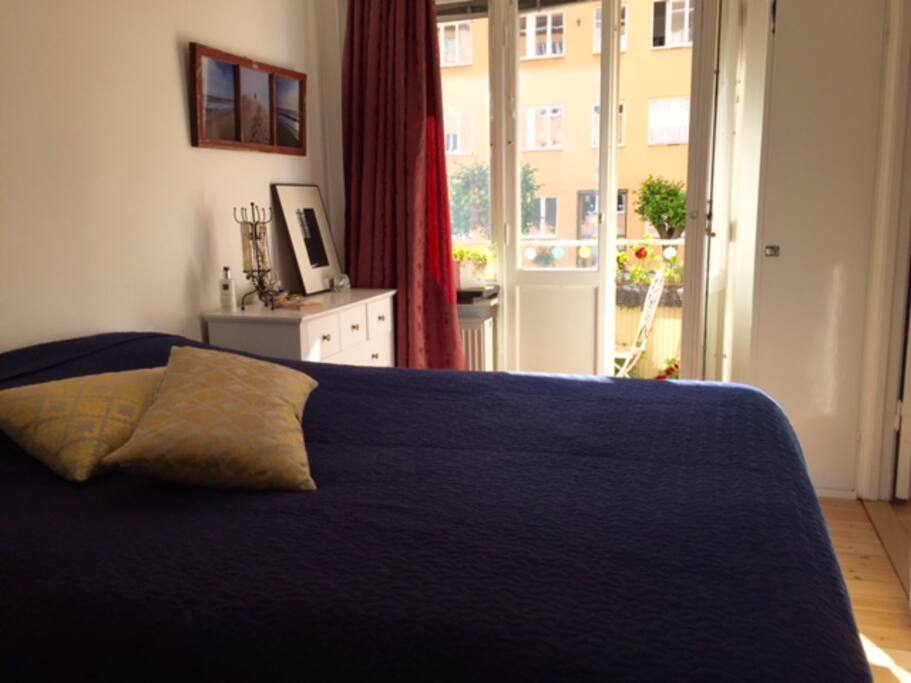 Bedroom with king size bed