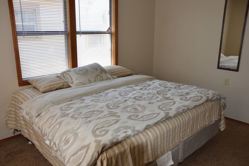 Bedroom with Queen Bed