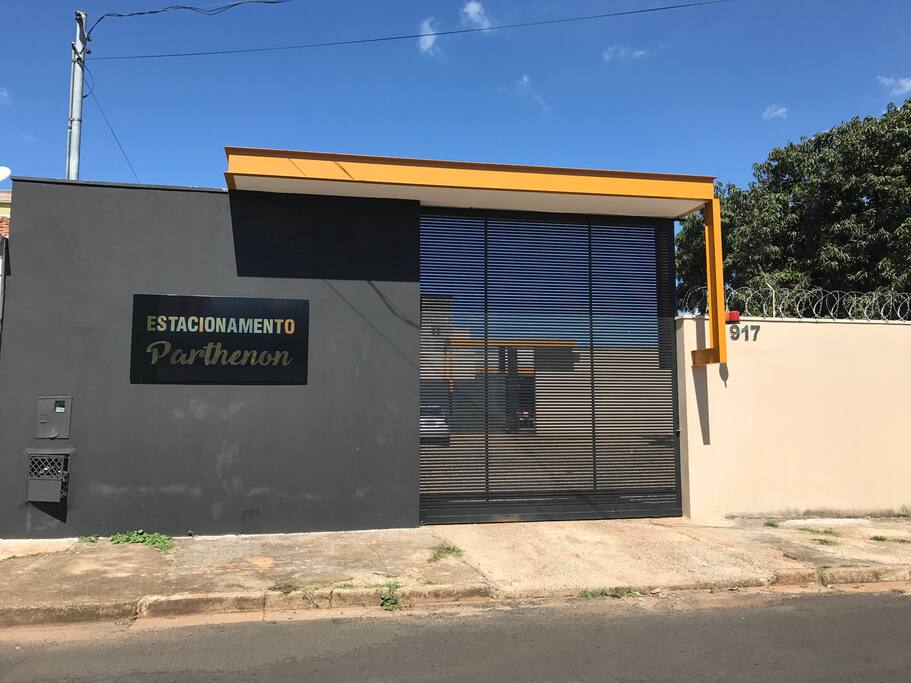Entrada pelos fundos