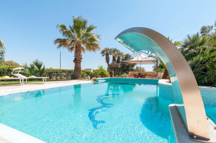 Spacious Villa with Pool in Puglia for 8 people gallery image 4