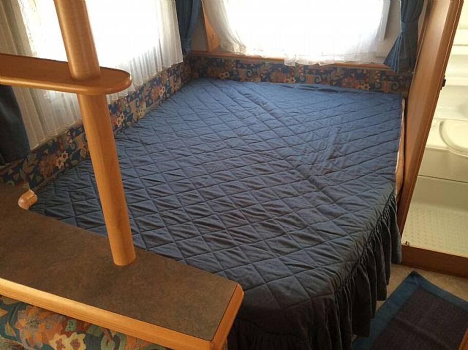 Gemütliches Doppelbett 200 x 140 m