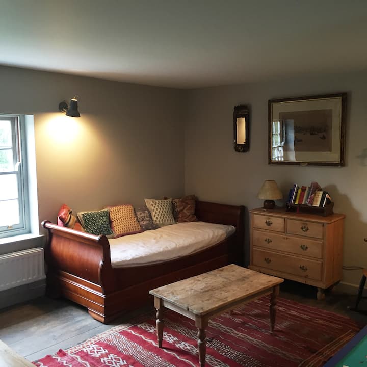 Dhomë gjumi teke - Kati i parë