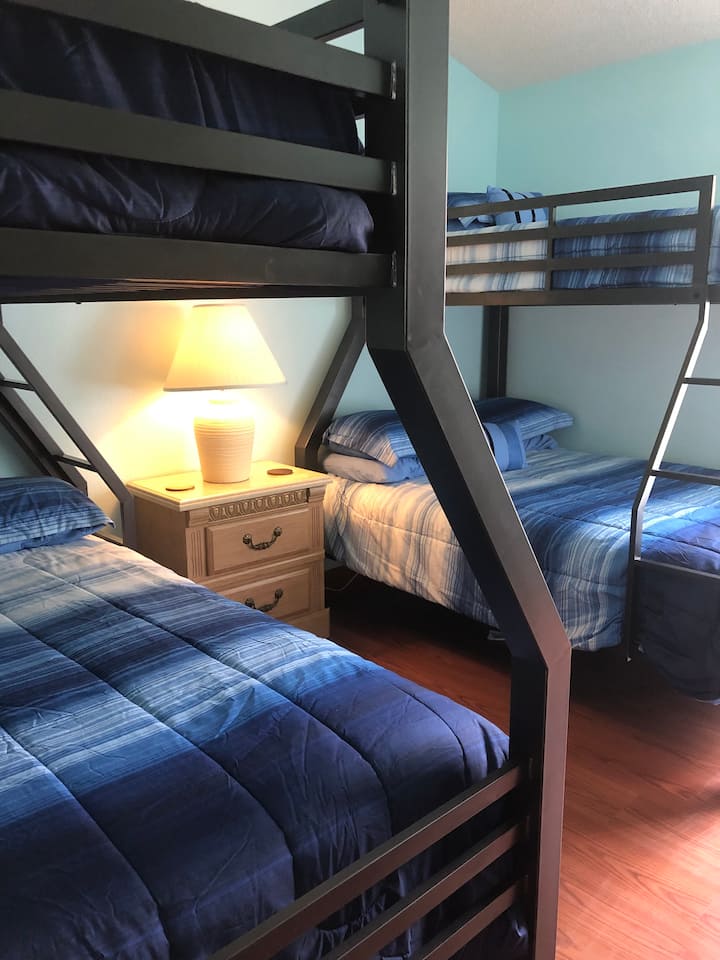 חדר שינה 4 (מול הבית) 