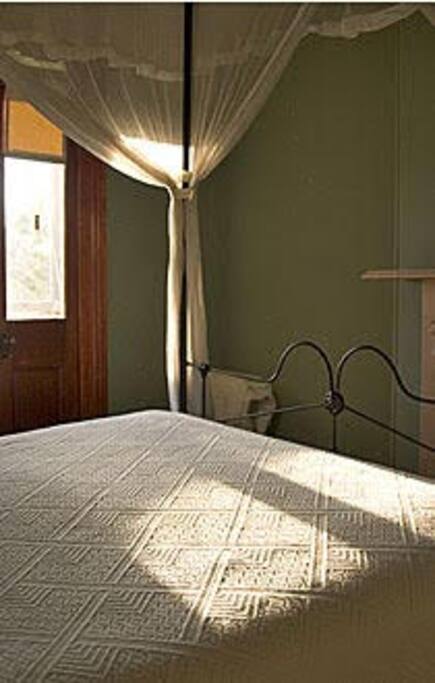 The double bed is a comfortable Victorian four poster in the Green Room