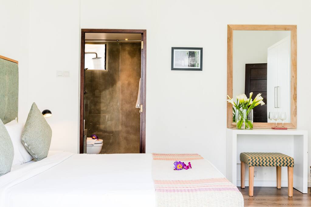 Captain Room