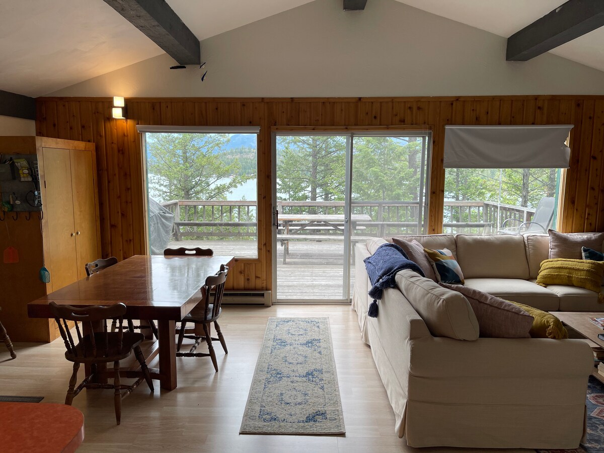 Bright 3bedroom Forest Cabin on the Lake Cabins for Rent in Polson