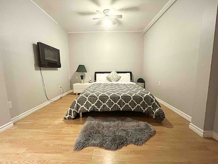 Bedroom 2
Double Size Bed that can sleep 2
Closet