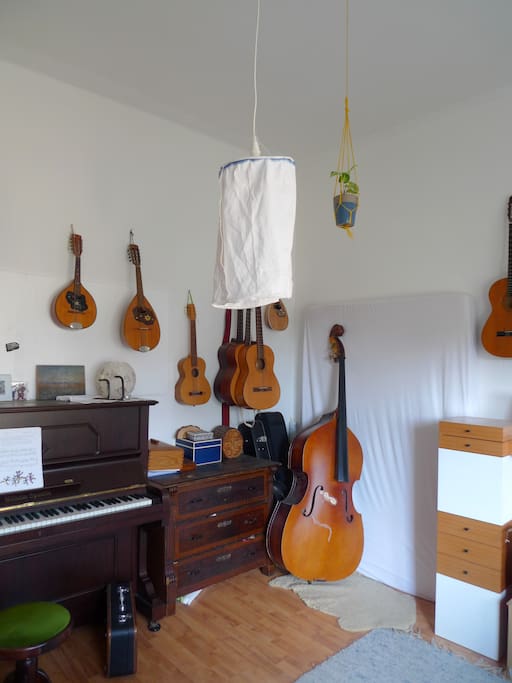Zimmer mit Matratze