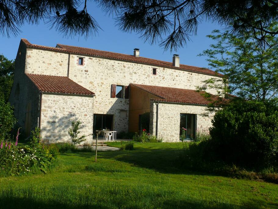 Terrasse et jardin, côté Sud est