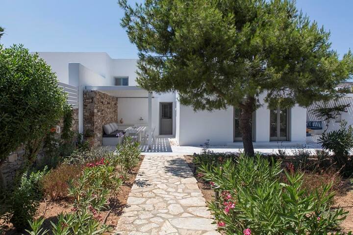 Daphne House, Antiparos gallery image 2