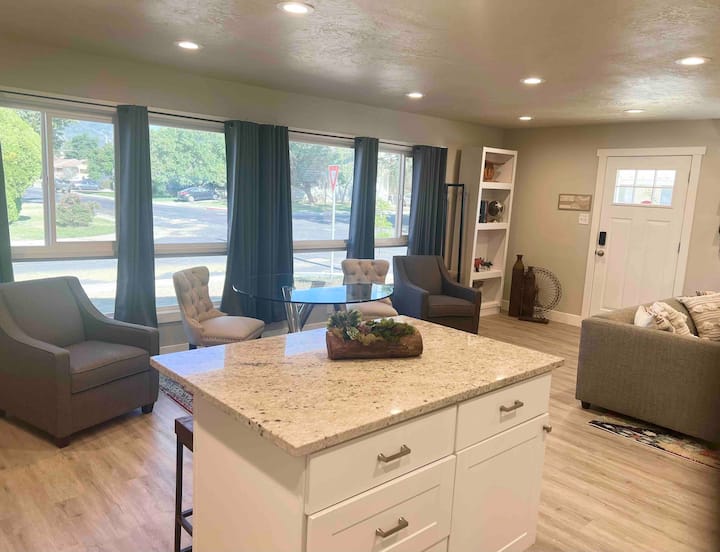 Beautiful Spacious, Beautiful Top, Part Of Home - Ogden, UT