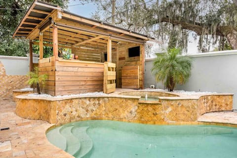 Stunning Orlando Getaway w/Spa & Heated Pool