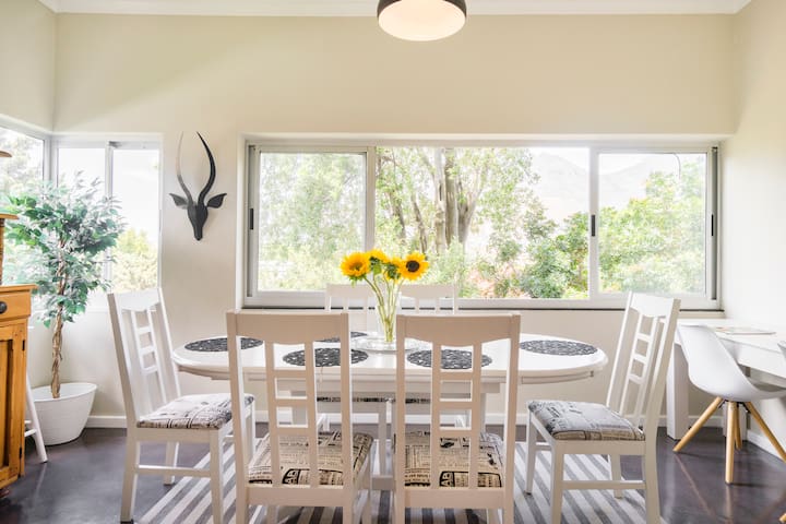 Sophisticated Apartment with Mountain Views