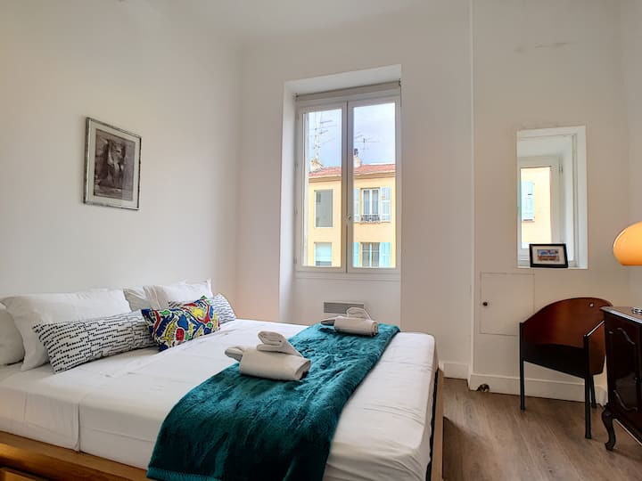 غرفة النوم الرئيسية